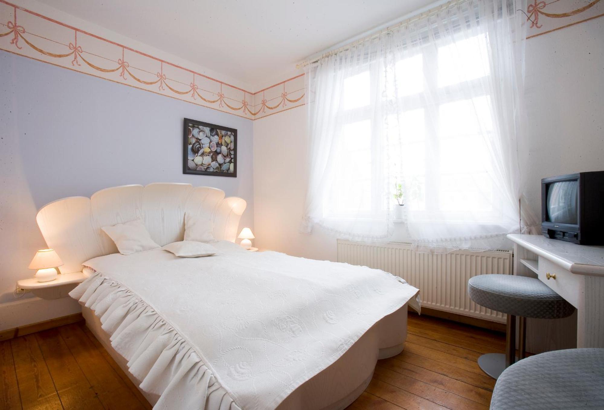 Hotel Reingard Wismar Exterior photo